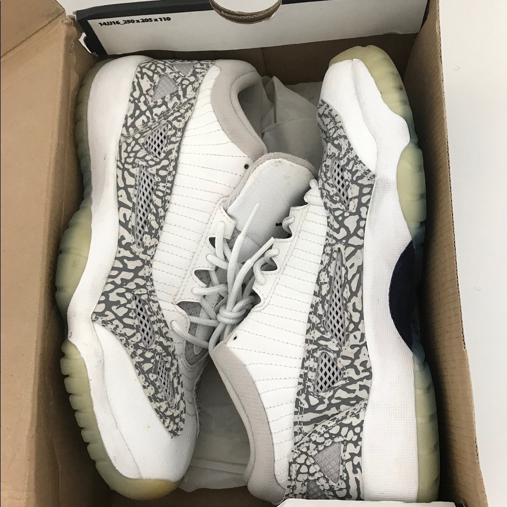 Only worn 2X Jordan 11 retro low